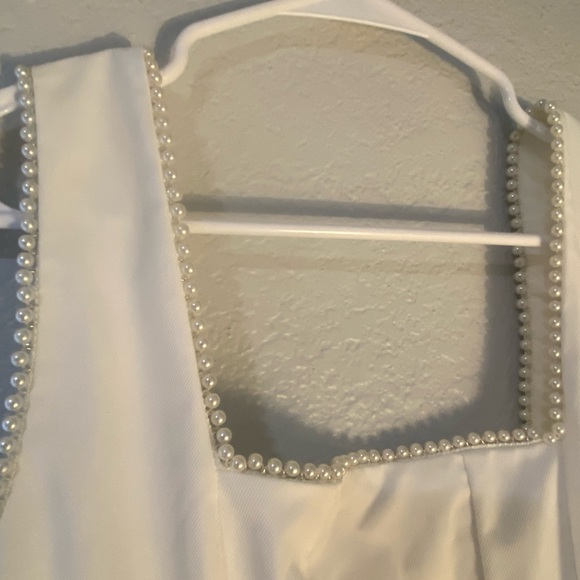 Elegant White Dress - Picture 3 of 4